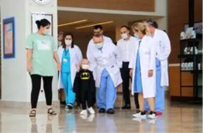 Yunanistan'dan gelen ilikle hayata tutunan Kuzey Deniz gözyaşlarıyla taburcu oldu