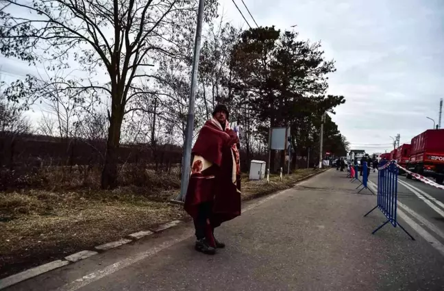 Türk vatandaşlarını taşıyan tahliye treni Çernihiv'e ulaştıTürk vatandaşları otobüslerle Romanya'ya tahliye edildi