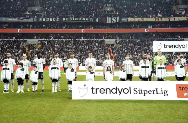 Beşiktaş Teknik Direktörü Fernando Santos, Trabzonspor maçında kadroda değişiklik yaptı