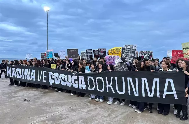 Üniversite Öğrencilerinden Kadın Cinayetlerine Protesto Yürüyüşü