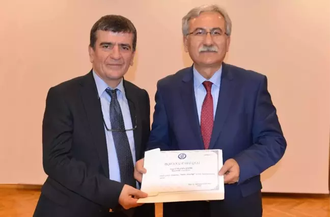 Sosyal Medyada Yapılan Yazışmalarla Yazar Olunmuyor