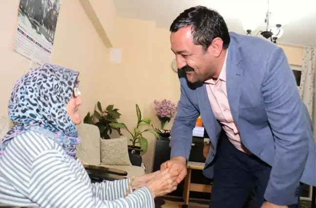 AK Parti İlk İftarı En Yaşlı Üyesinin Evinde Açtı