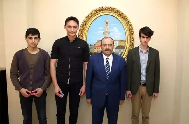 Vali İsmail Ustaoğlu, Ygs'de Derece Yapan Öğrencileri Ödüllendirdi