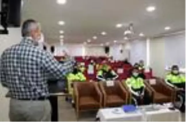 Van'da polislere halkla ilişkiler eğitimi