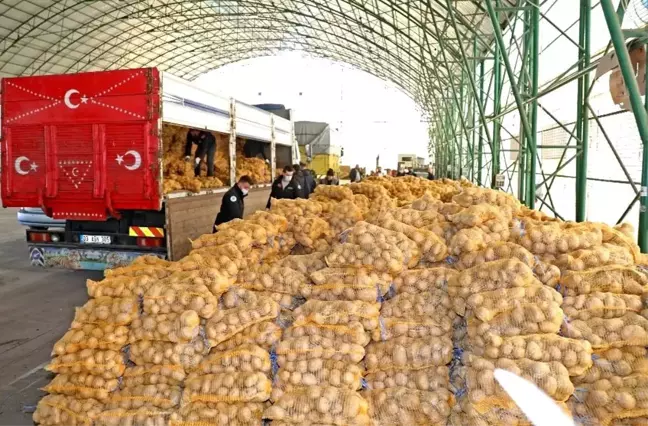 Mudanya Belediyesi ihtiyaç sahiplerine patates dağıtımına başladı