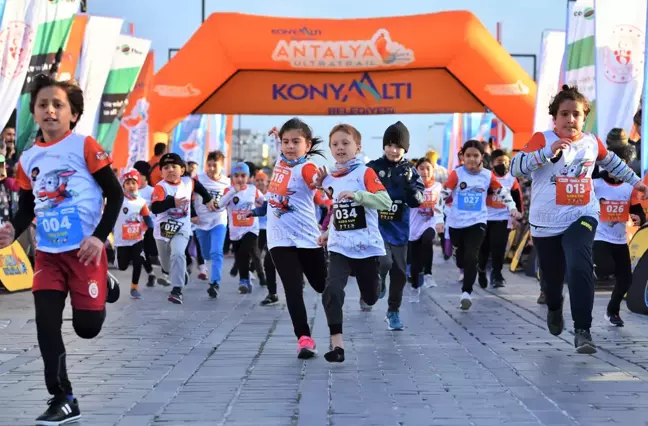 ANTALYA ULTRA TRAİL MARATONU'NDA VATANDAŞLAR TER DÖKTÜ