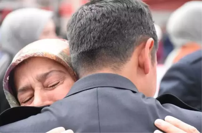 Sivas'ta polis adayları mezun oldu, kep fırlattı