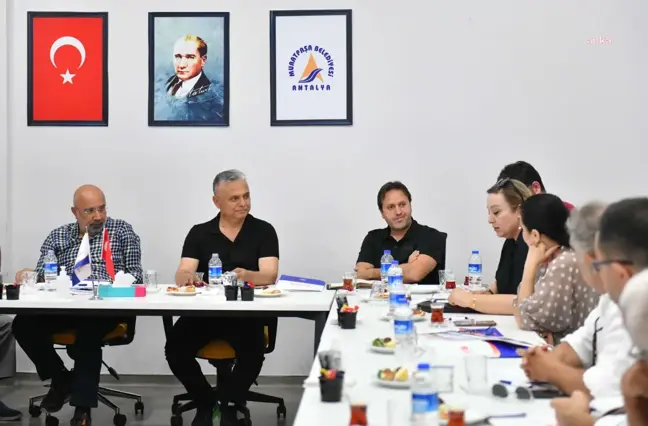 Muratpaşa Belediyesi, Sivil Toplum ve İnovasyon Merkezi'nde değerlendirme toplantısı düzenledi
