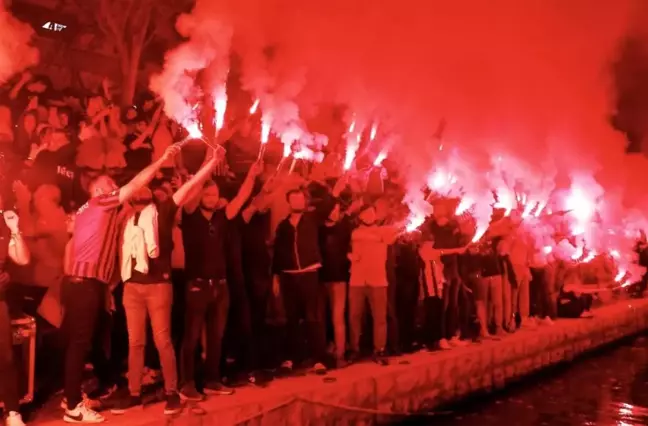 Eskişehirspor'un 58. kuruluş yıl dönümü meşale gösterisiyle kutlandı