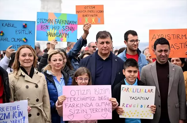 İzmir'de Otizmli Bireyler ve Aileleri İçin Yürüyüş Gerçekleştirildi