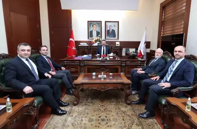 Sağlık Bakanlığı Heyeti Eskişehir Valisi'ni Ziyaret Etti
