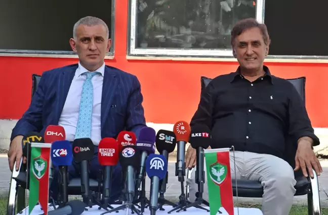 TFF Başkanı İbrahim Hacıosmanoğlu, Amed Spor maçını izlemek için Diyarbakır'a geldi