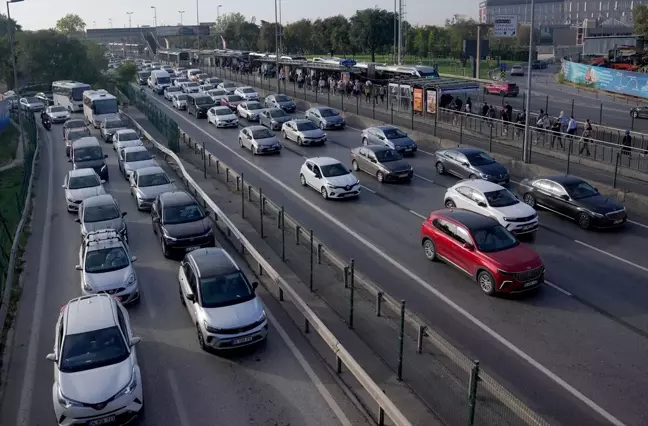 İstanbul'da Sabah Trafik Yoğunluğu: Yüzde 63'e Ulaştı