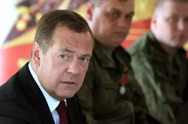 Medvedev'den Gürcistan Cumhurbaşkanı Zurabişvili'ye: 