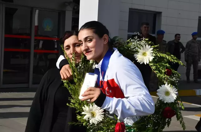 Pınar Benek, Gençler Dünya Boks Şampiyonası'nda Gümüş Madalya Kazandı