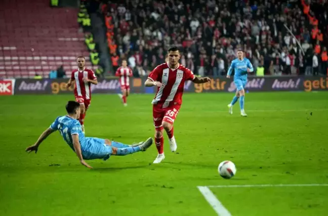 Samsunspor, Trabzonspor'u 1-0 Önde Tamamladı