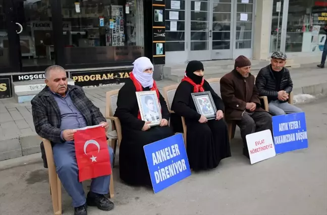 Muş'ta Aileler, PKK Tarafından Kaçırılan Çocukları İçin Eylemde Bulundu