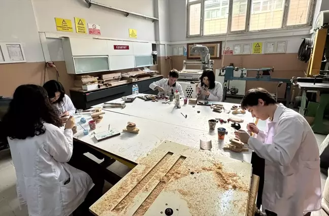 Meslek Lisesi Öğrencilerinden İhtiyaç Sahibi Anaokullarına Destek