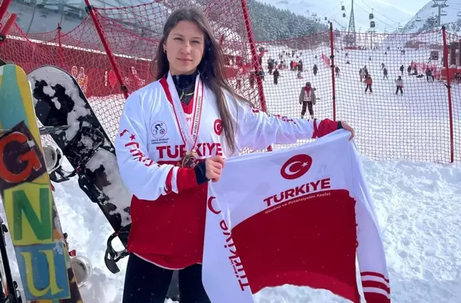 Akhisarlı Nazife Tuncel, Snow Bike Türkiye Şampiyonu Oldu