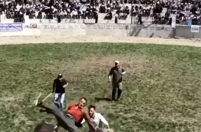 Derekapı Boğa Güreşleri'nde Bakıcıya Boynuz Darbesi