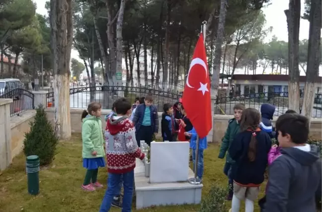 Öğrencilerden Şehitlere Ziyaret