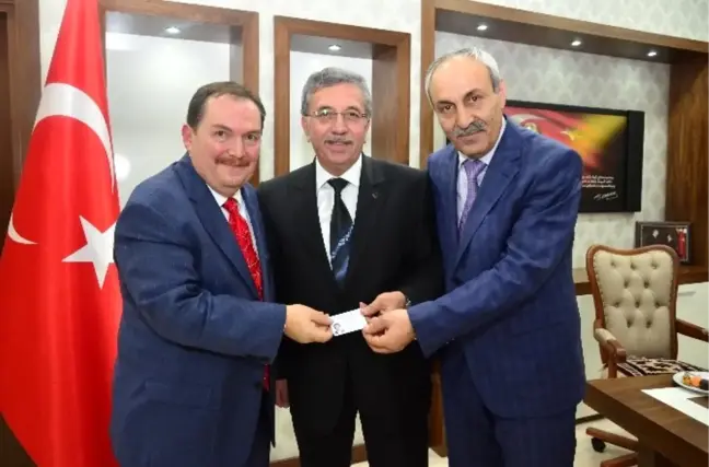 Başkan Çetin, Yeni Kimliğini Aldı