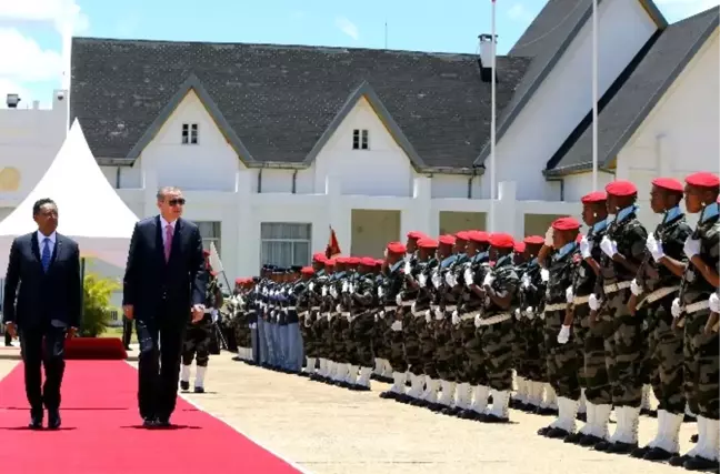 Cumhurbaşkanı Erdoğan Madagaskar'da Resmi Törenle Karşılandı