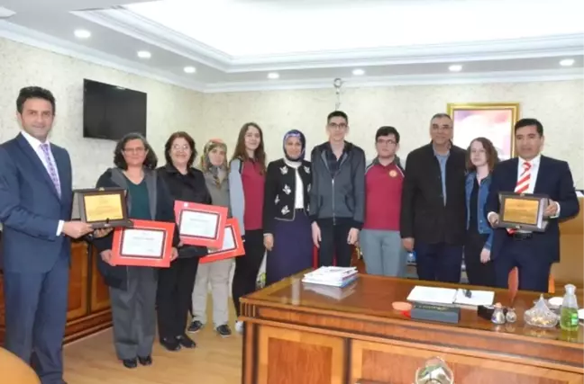 İl Müdürü Durmuş Başarılı Öğrencilere Çeyrek Altın Hediye Etti