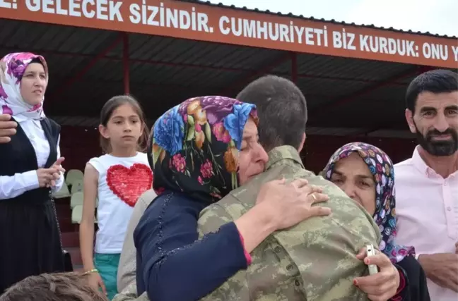 Sivas'ta Acemi Erlerin Duygusal Yemin Töreni
