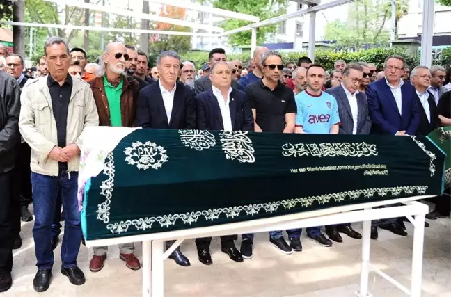 Ahmet Ağaoğlu'ndan Kayınvalidesine Son Görev