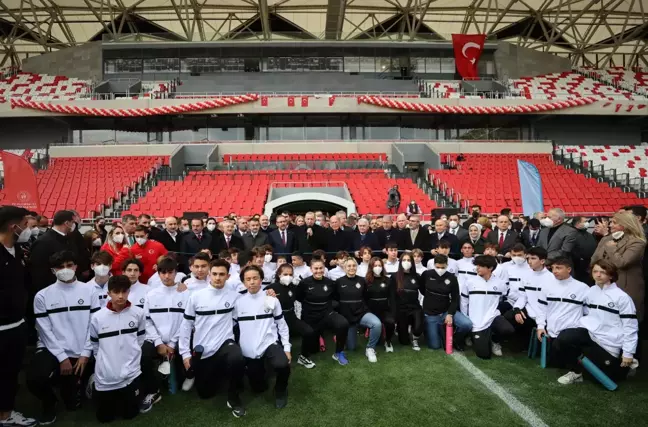 Cumhurbaşkanı Erdoğan, Alsancak Mustafa Denizli Stadı'nın açılışını gerçekleştirdi