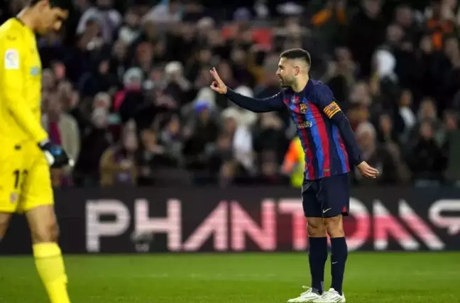 Jordi Alba Barcelona'dan ayrıldı mı, neden ayrıldı, takımda neden yok, maçta yok mu? Jordi Alba hangi takıma gitti, futbolu mu bıraktı?