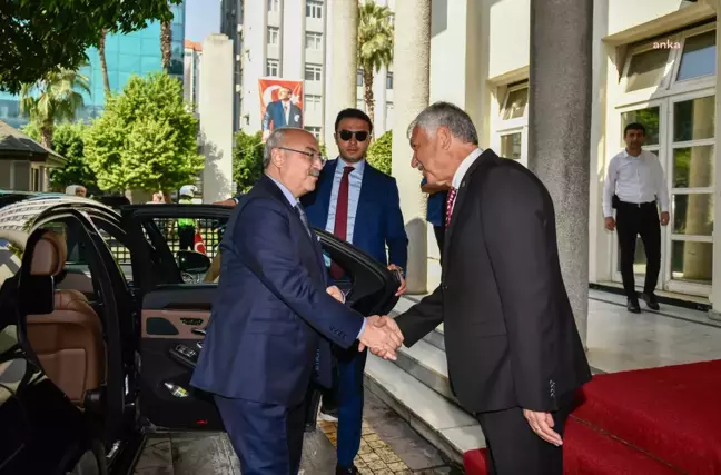 Adana Valisi Yavuz Selim Köşger, Adana Büyükşehir Belediye Başkanı Zeydan Karalar'ı ziyaret etti