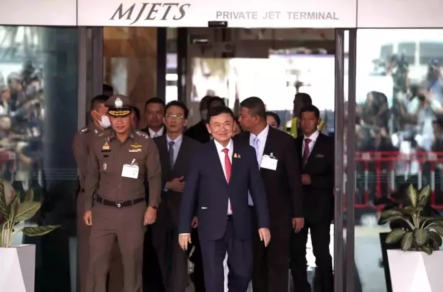 Tayland'da eski Başbakan Thaksin Shinawatra'ya şartlı tahliye kararı