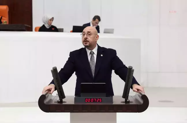 İYİ Parti Milletvekili Uğur Poyraz, Afgan kökenli kişinin boşanma davasında Türkçe dışında dil kullanılmasını sorguladı