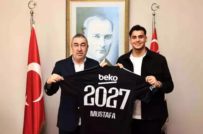 Beşiktaş, genç oyuncusu Mustafa Erhan Hekimoğlu'nun sözleşmesini yeniledi