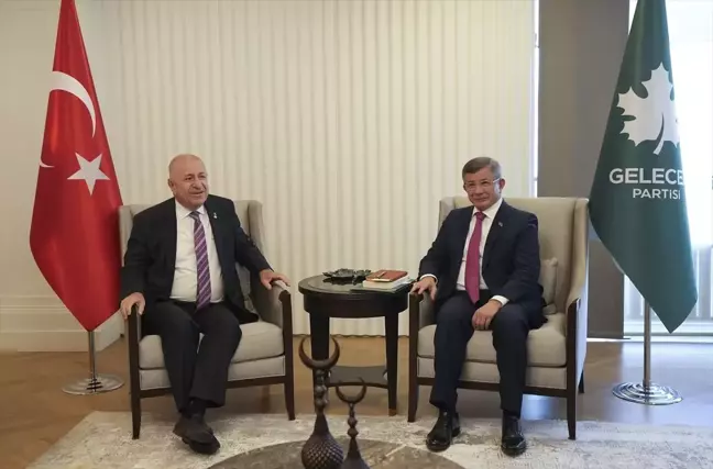 Ümit Özdağ, Ahmet Davutoğlu'nu ziyaret etti