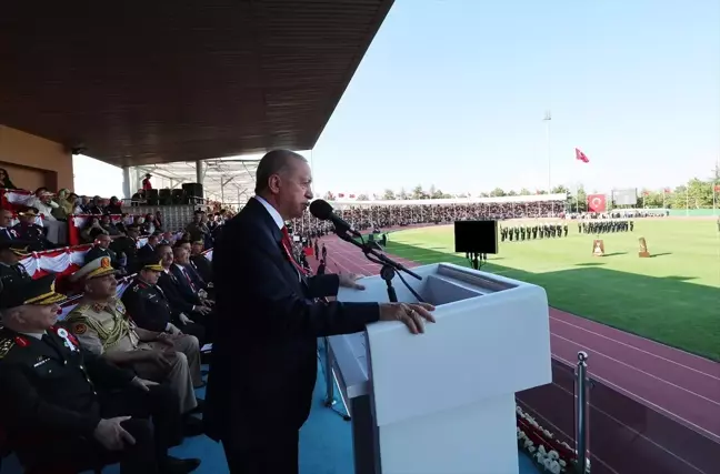 Cumhurbaşkanı Erdoğan: Silahlı Kuvvetlerimiz görevini alnının akıyla yerine getiriyor