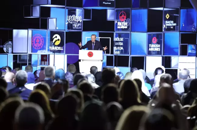 Cumhurbaşkanı Erdoğan, 3'üncü Yeditepe Bienali'nin açılışına katıldı