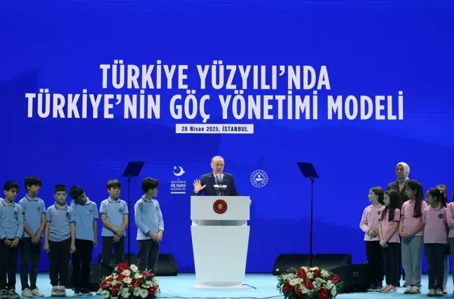 Cumhurbaşkanı Erdoğan: Türkiye'de toplam 4 milyon 33 bin göçmen var / Geniş haber