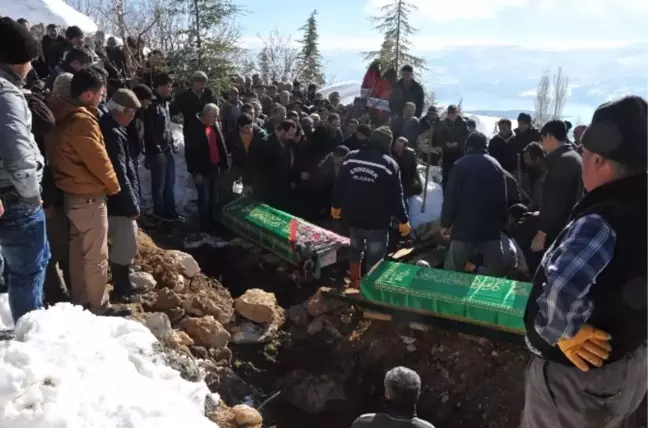 Yangında Hayatını Kaybeden Baba ve İki Kızı Toprağa Verildi