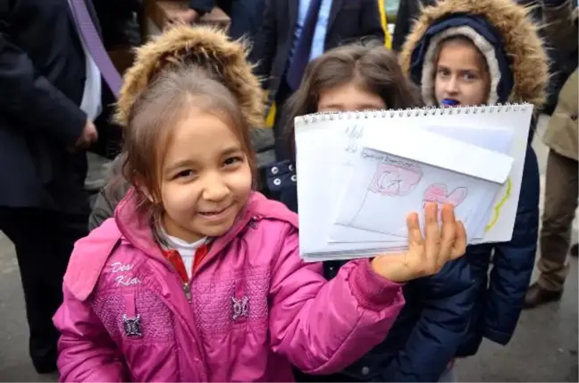 İlkokul Öğrencilerinden Suriye'deki Türk Askerine Moral Mektubu