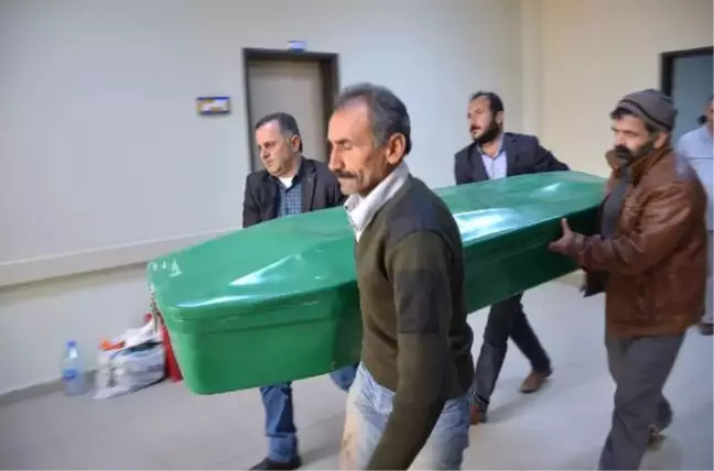 Hastanede 'Boğaz İltihabı' Teşhisi Konular Çocuk Evde Öldü