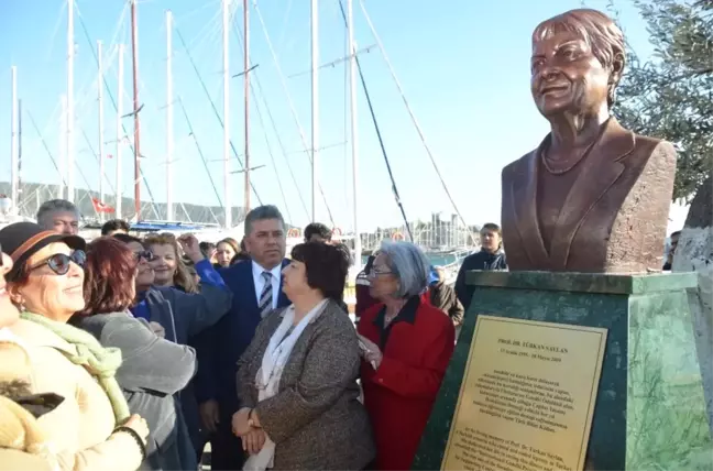 Bodrum'da Türkan Saylan Büstü Açıldı