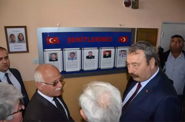 5 Polis Şehit Veren Köyün Öğrencilerine Polisten Giyecek Yardımı