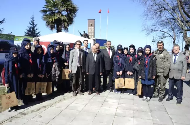 Zonguldak'ta Halka Ücretsiz 3 Bin Fidan Dağıtıldı