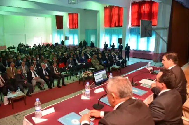 Vali Arslantaş, Refahiye'de Muhtarlar ile Bir Araya Geldi