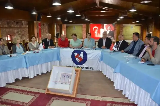 Dünya Basın Özgürlüğü Günü'nde Tutuklu Gazetecilerin Eşlerinden Silviri'de