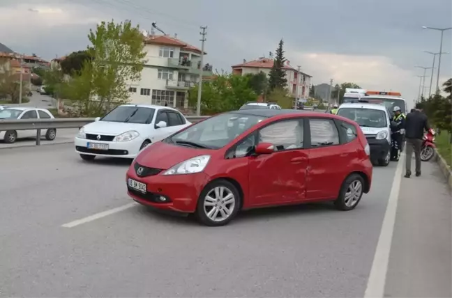 Manisa'da Trafik Kazası: 3 Yaralı