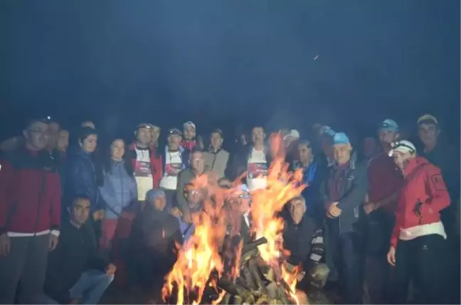 Süphan Dağı'na Tırmanıp, Demokrasi Ateşi Yaktılar